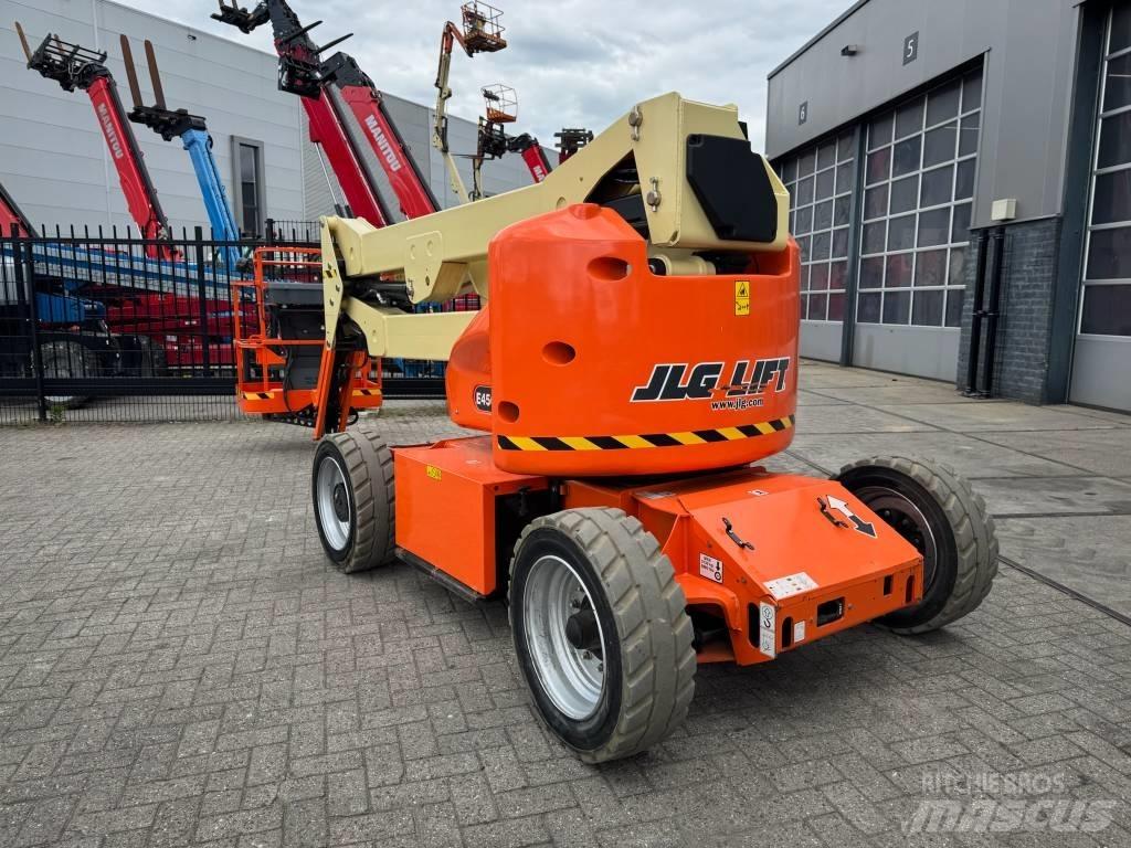 JLG E 450 AJ Plataforma de trabajo articulada