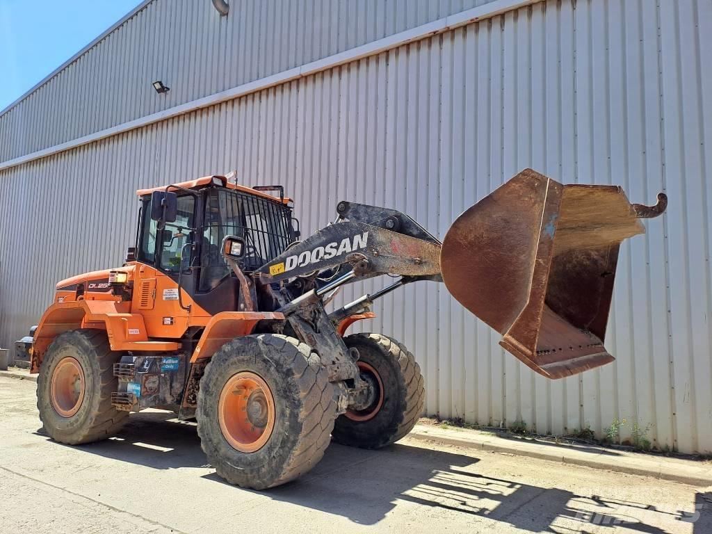 Doosan DL 250 Cargadoras sobre ruedas