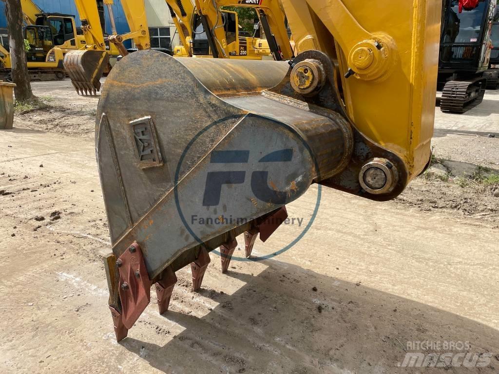 CAT 320 D 2 Excavadoras 7t - 12t