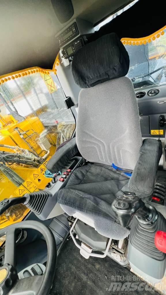 Komatsu PW 158 Excavadoras de ruedas