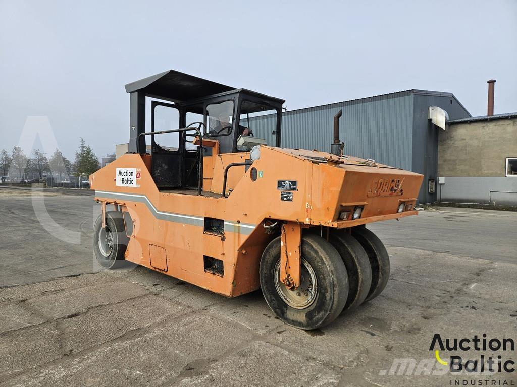 Corinsa CCN 1222 Rodillos sobre neumáticos