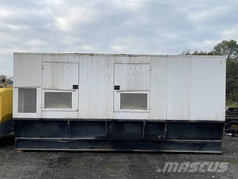 CAT C 18 - 700 Generadores diesel