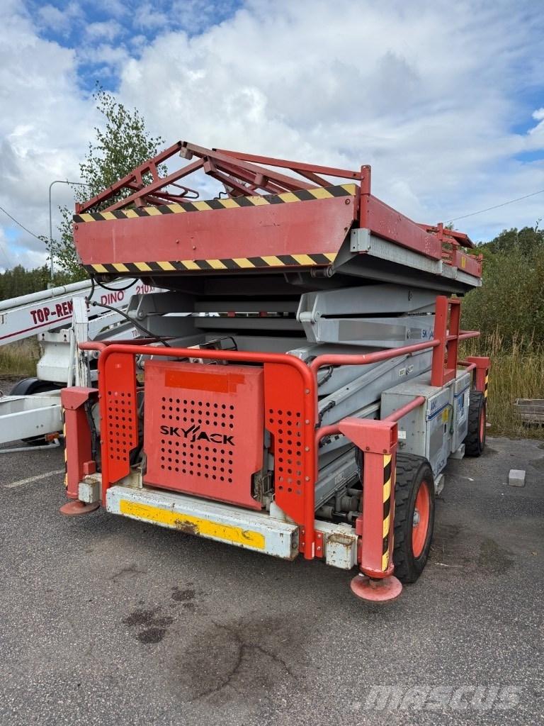 SkyJack SJ 9250 RT Plataformas tijera