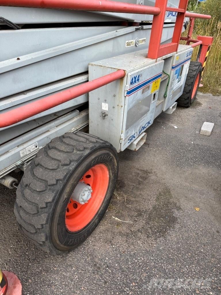 SkyJack SJ 9250 RT Plataformas tijera