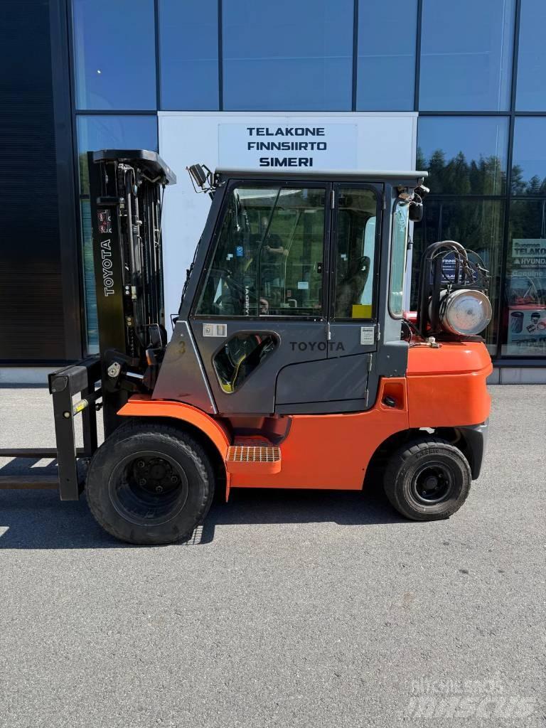 Toyota 02-7 FGF 30 Carretillas LPG