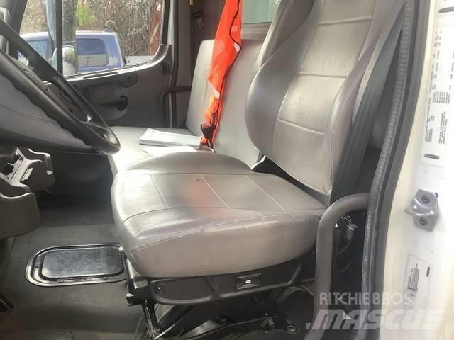Freightliner M2 Camiones caja cerrada