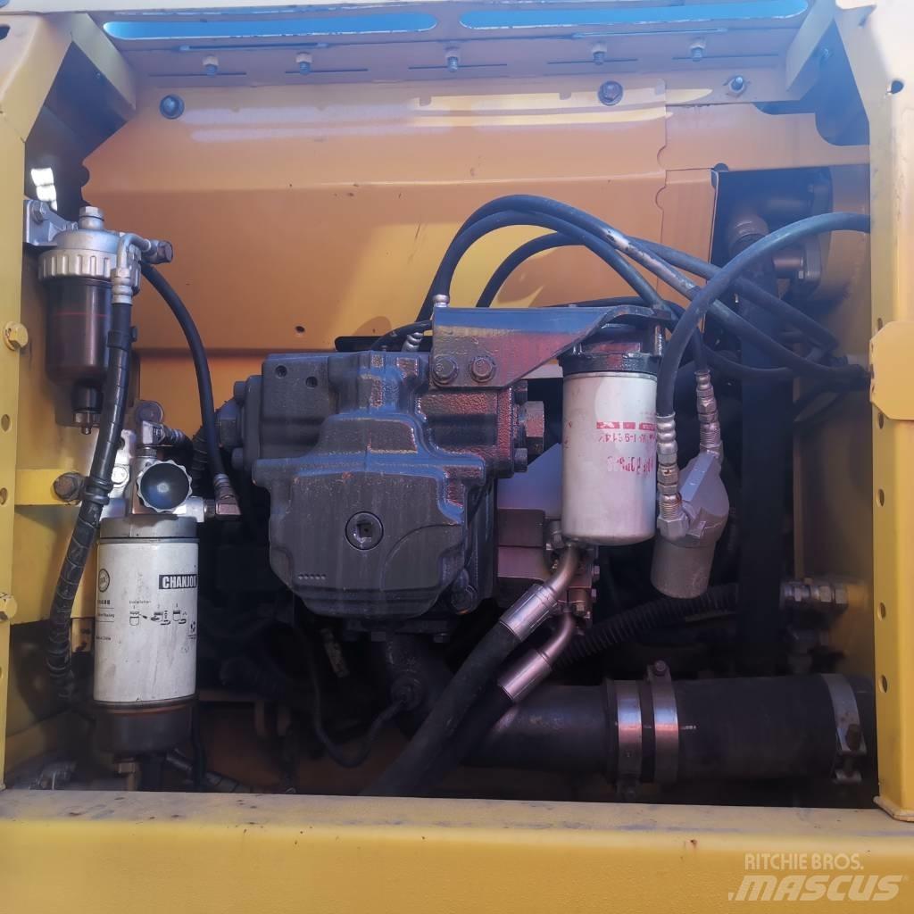 Komatsu PC 200-8 Excavadoras de cadenas