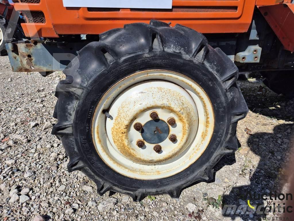 Kubota L1-205D Tractores