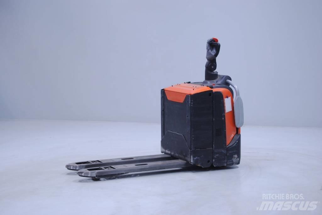 Toyota LPE200 Transpaletas Eléctricas con plataforma