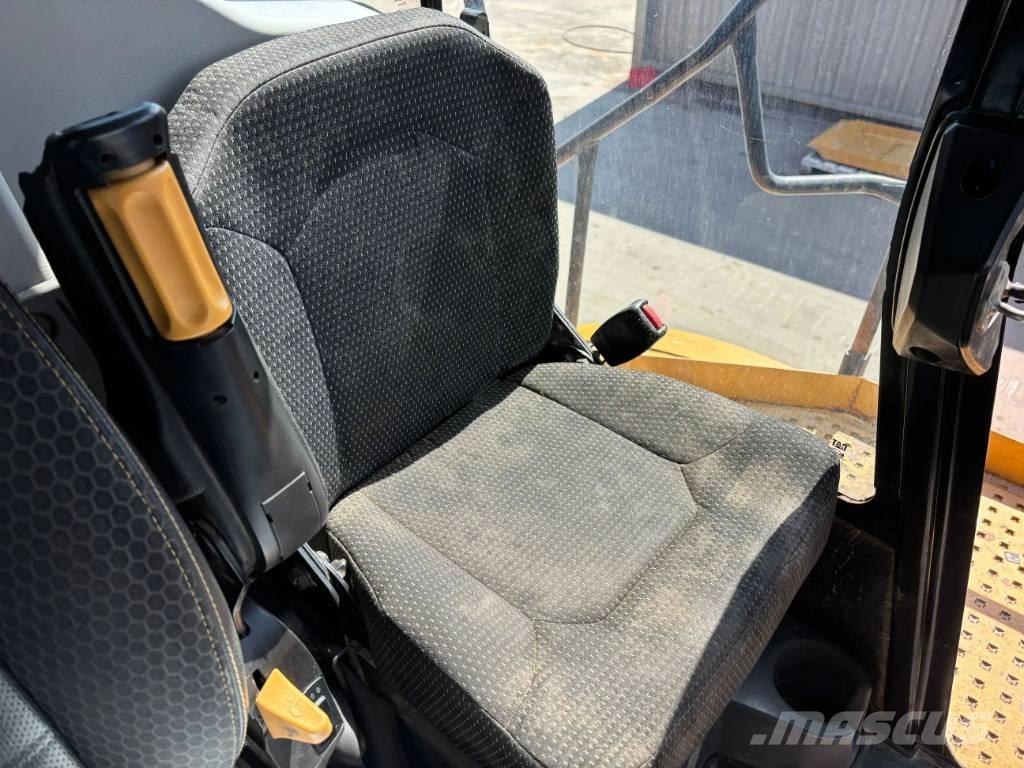 CAT 745 04A Dúmpers articulados