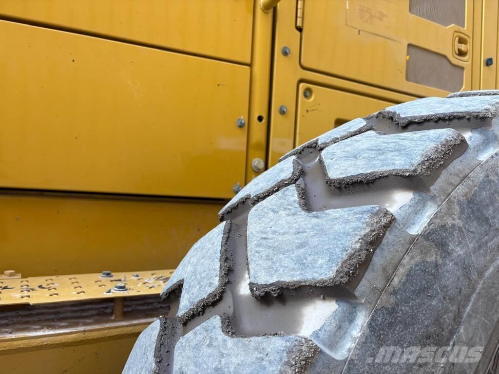 CAT 150 Motoniveladoras