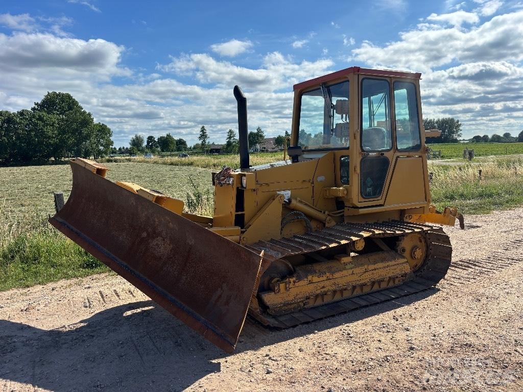 CAT D 4 C Buldozer sobre oruga