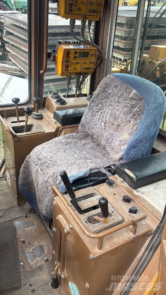 CAT D 4 C Buldozer sobre oruga