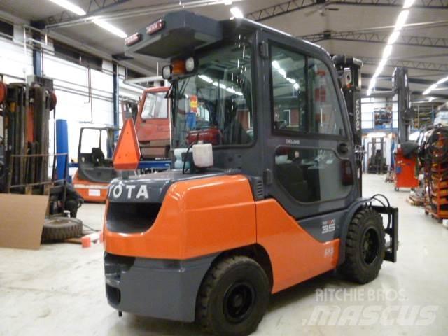 Toyota 52 - 2 - FDJF 35 Carretillas diesel