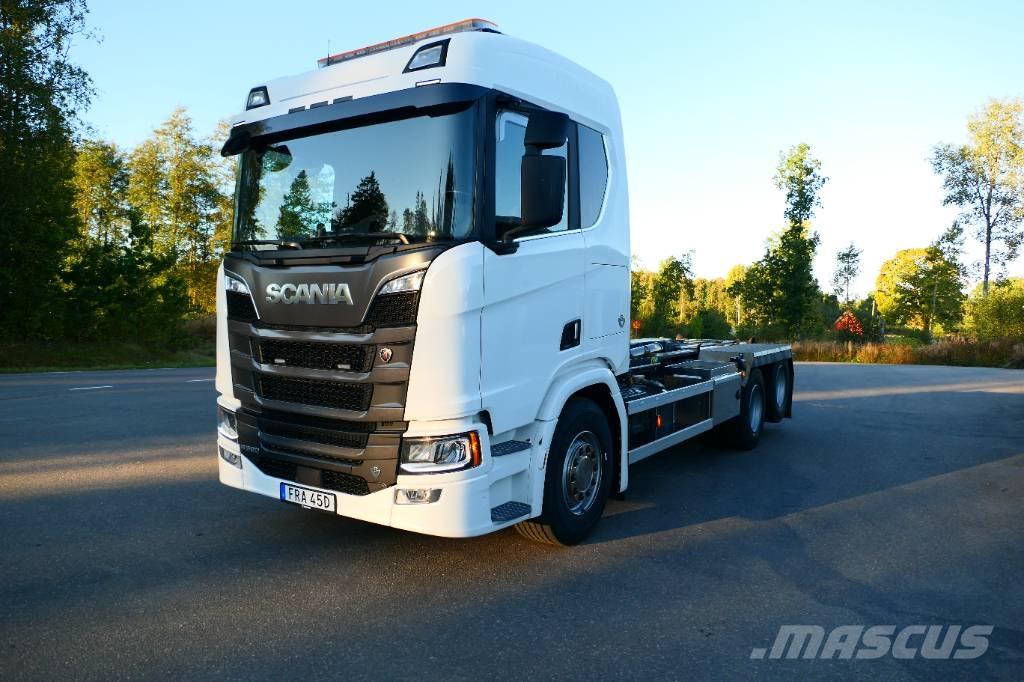 Scania R590B6x2nb Camiones polibrazo