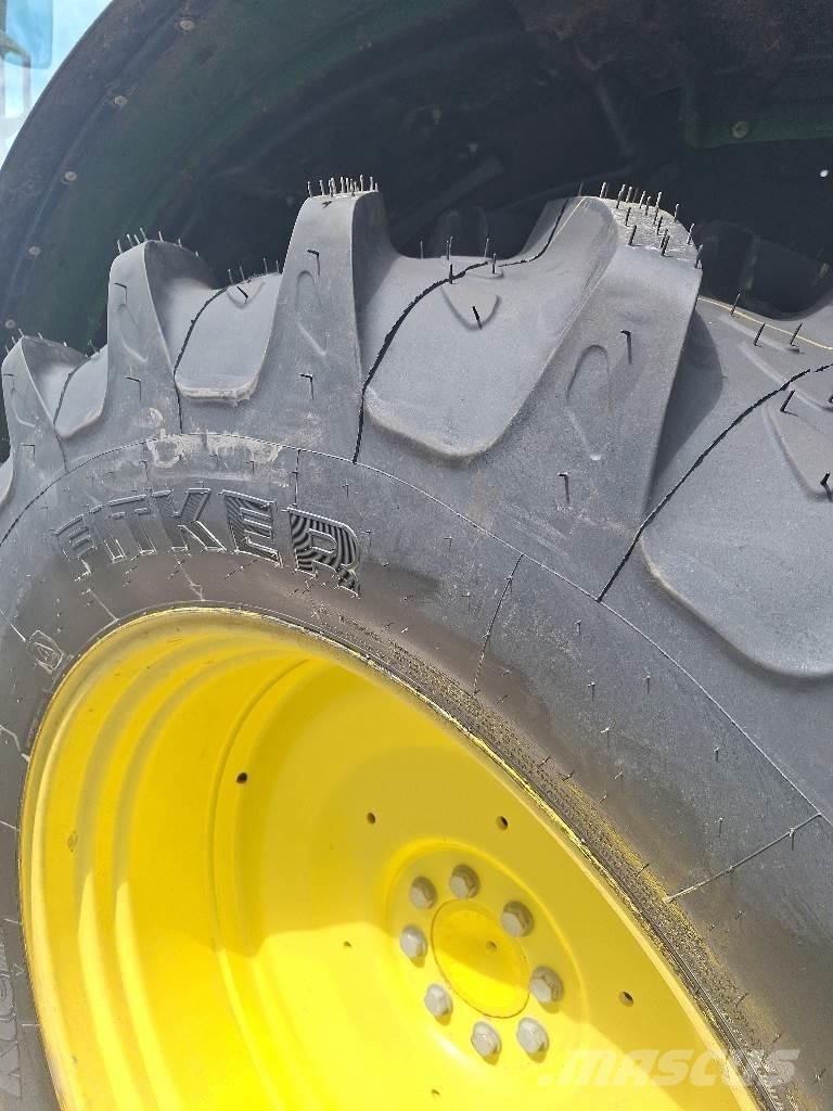 John Deere 6110R Tractores