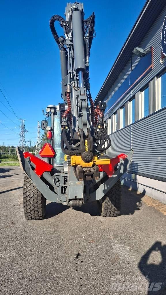Lännen 8600 G Retrocargadoras