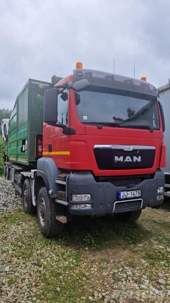 MAN TGS + Neuson 1266 Trituradoras de madera