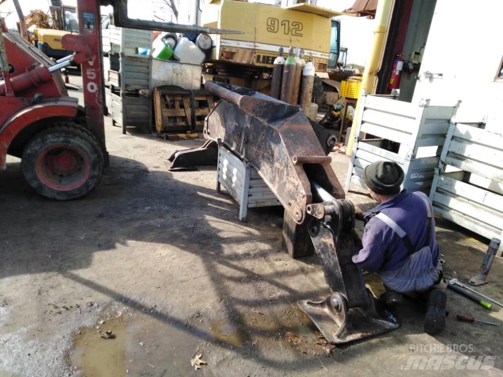 CAT M 318 Chasis y suspención