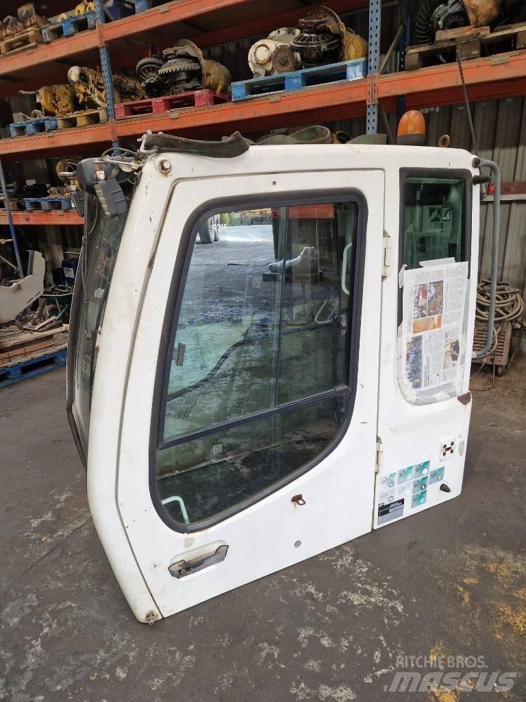 Liebherr A 904 C Cabinas e interior