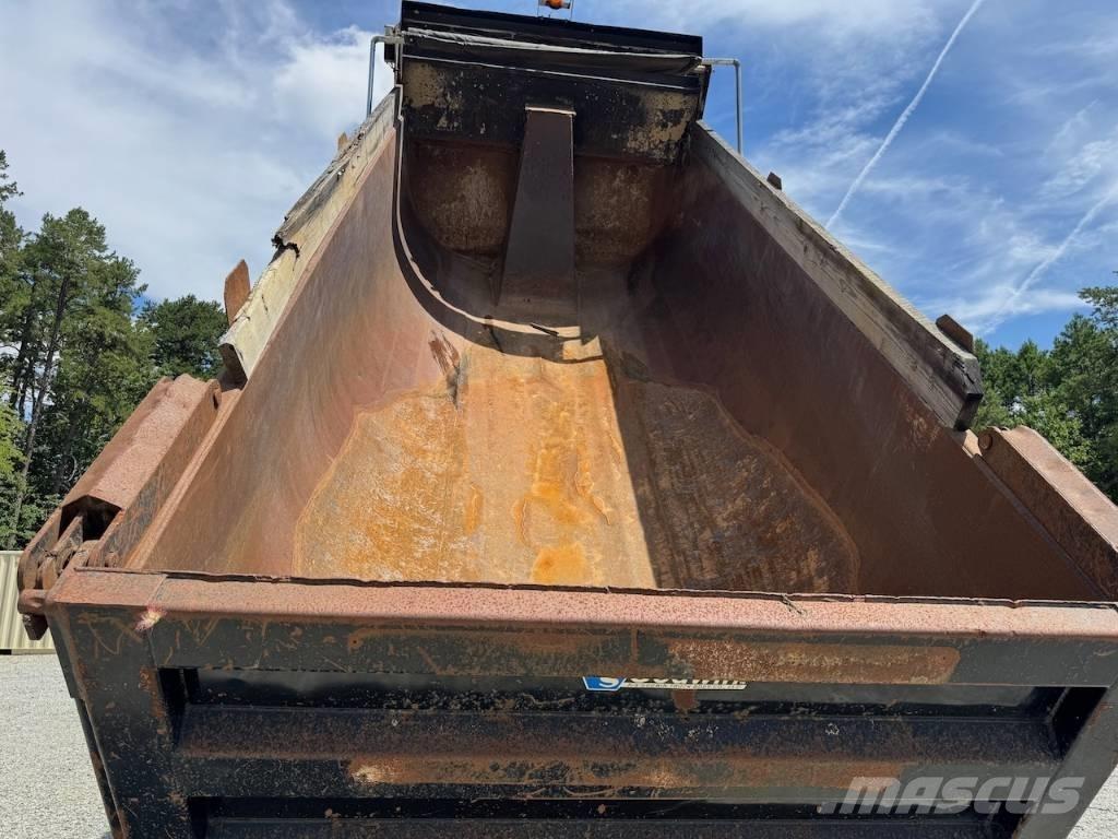 Freightliner 114 SD Camiones bañeras basculantes o volquetes