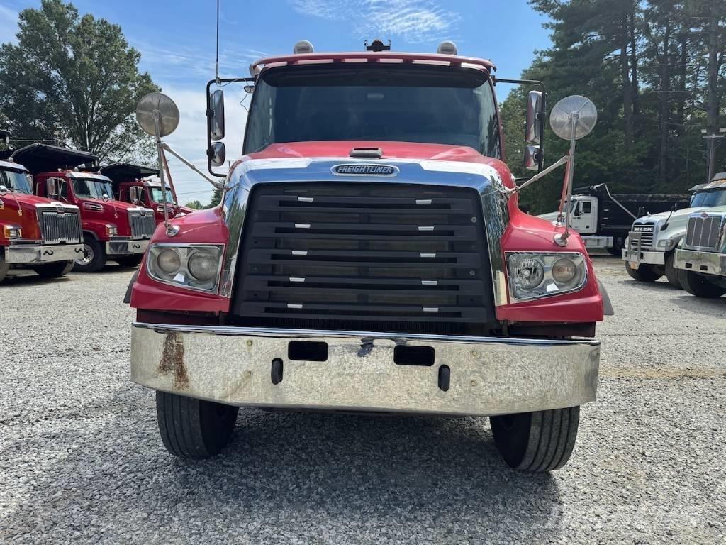 Freightliner 114 SD Camiones bañeras basculantes o volquetes