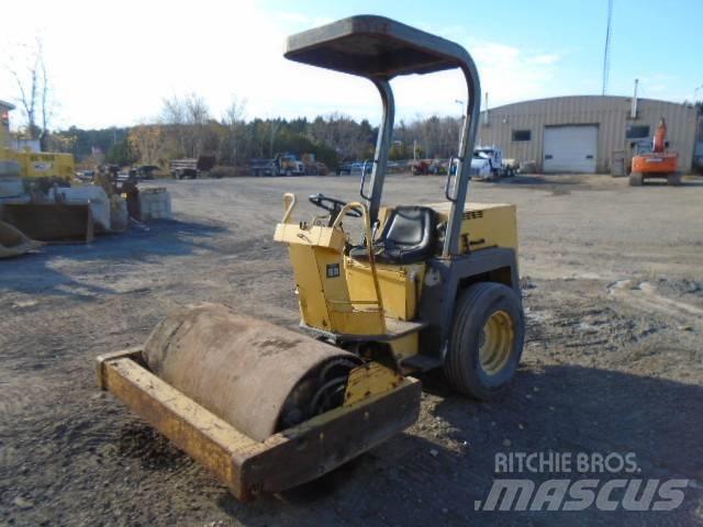 Bomag BW 124 D Rodillos de un solo tambor