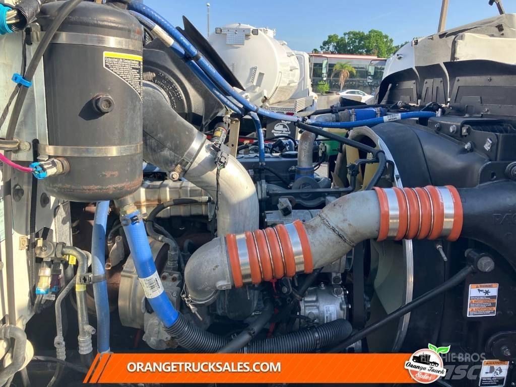 Peterbilt 337 Camiones caja cerrada