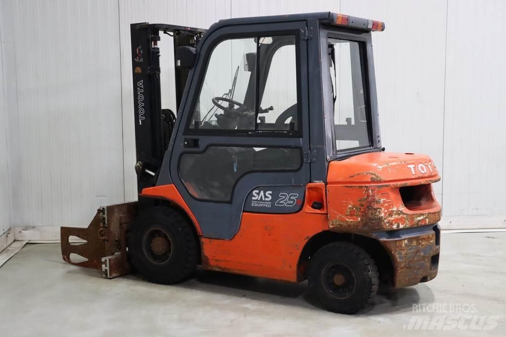 Toyota 62-7FDF25 Carretillas diesel
