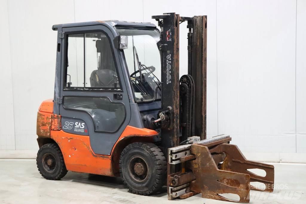 Toyota 62-7FDF25 Carretillas diesel