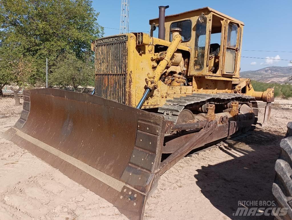 Komatsu D 85 A-12 Buldozer sobre oruga
