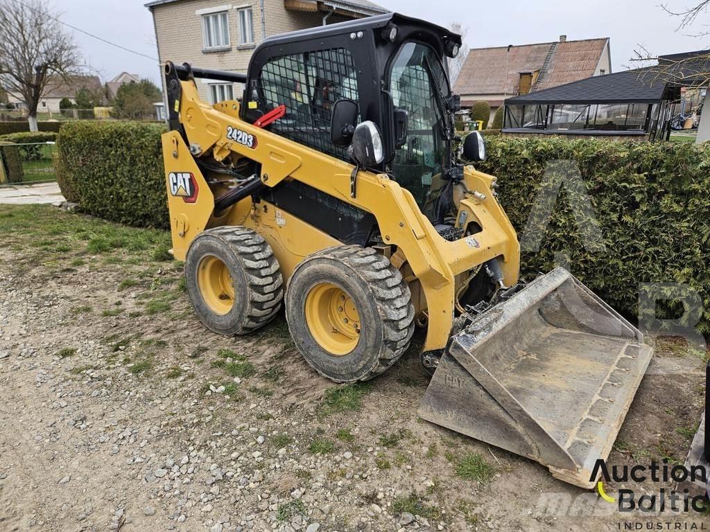 CAT 242 D 3 Minicargadoras
