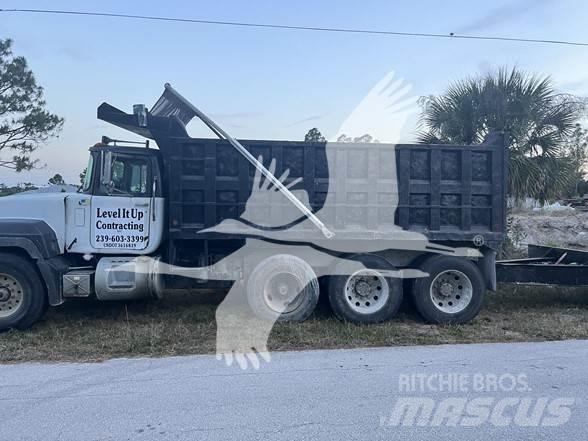 Mack RD688S Camiones bañeras basculantes o volquetes