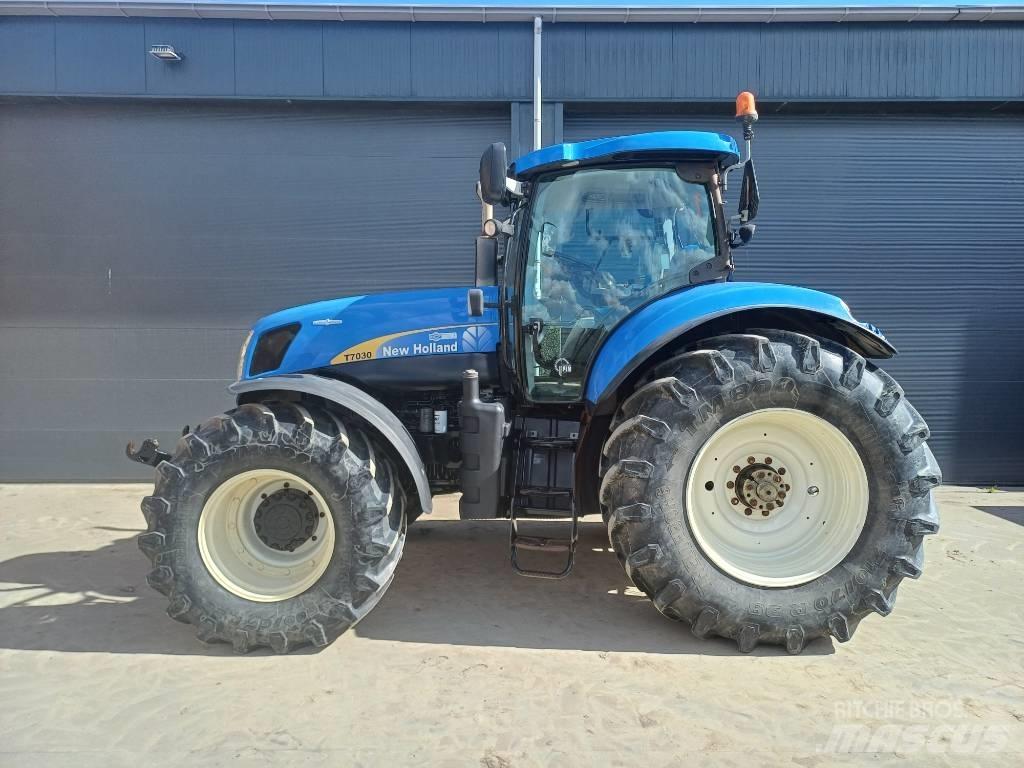 New Holland T7030AC Tractores