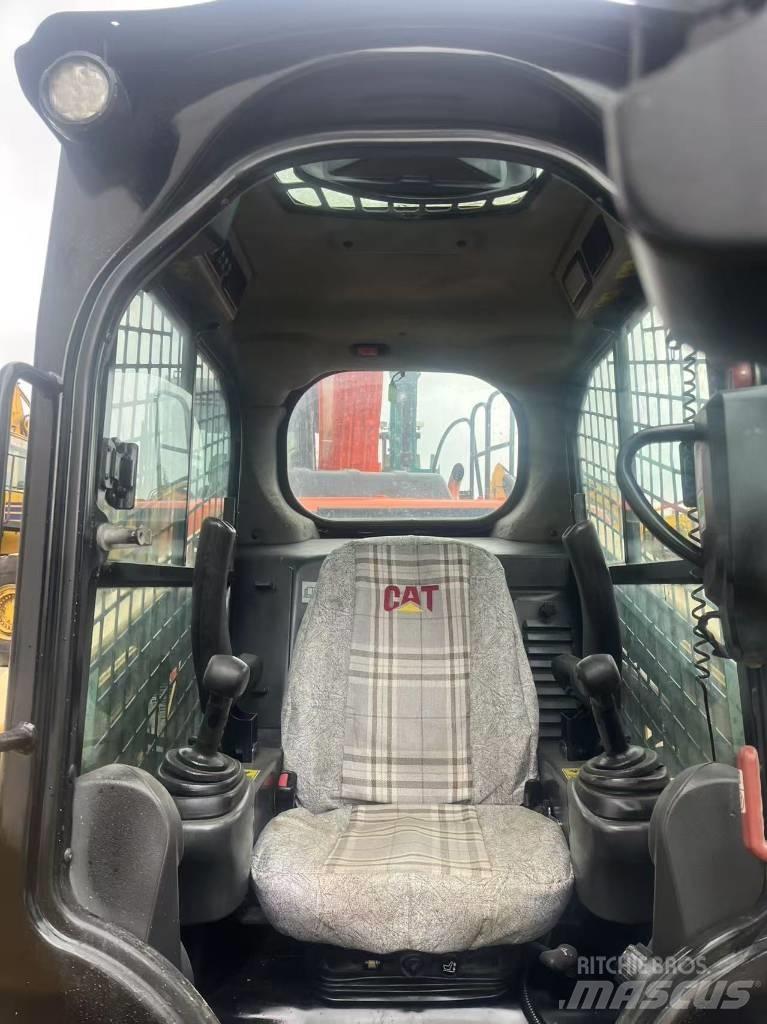 CAT 246 D Minicargadoras