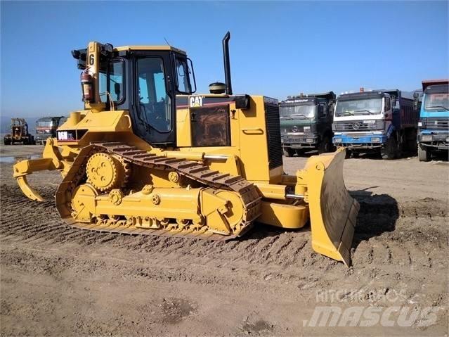 CAT D 6 M Buldozer sobre oruga