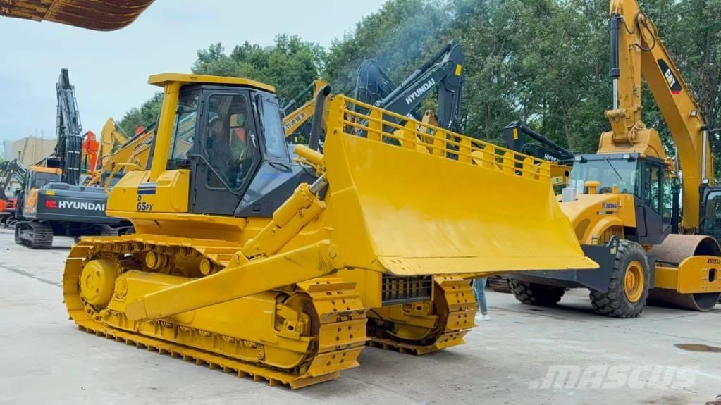 Komatsu D 65 PX-12E Buldozer sobre oruga