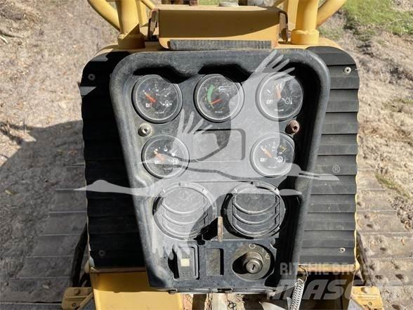 CAT D3G XL Buldozer sobre oruga