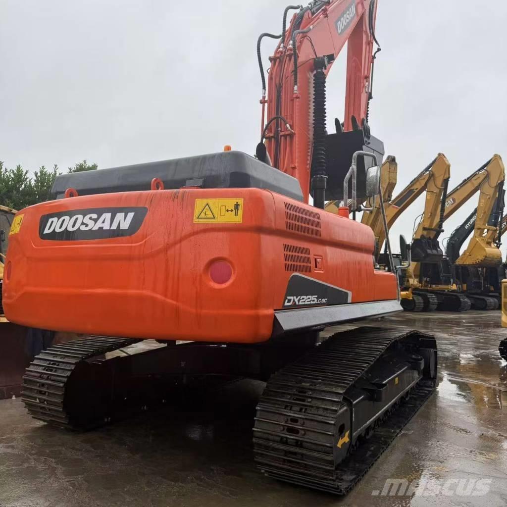 Doosan DX 225 Excavadoras de cadenas