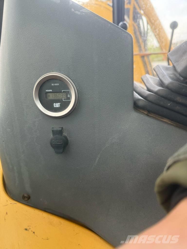CAT 428 C Retrocargadoras
