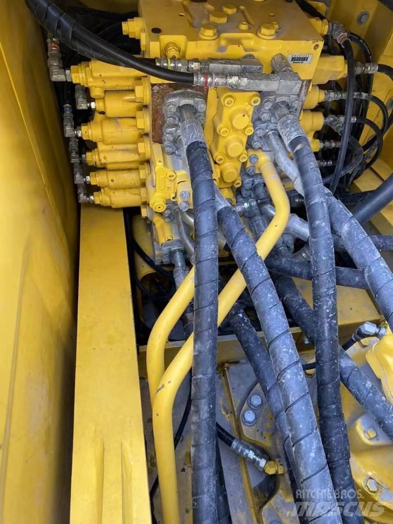 Komatsu 240LC-8 Excavadoras de cadenas