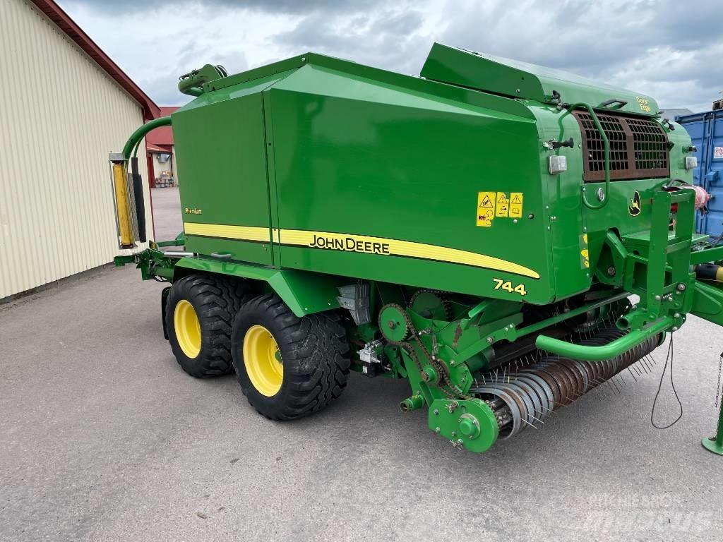 John Deere 744 H Rotoempacadoras