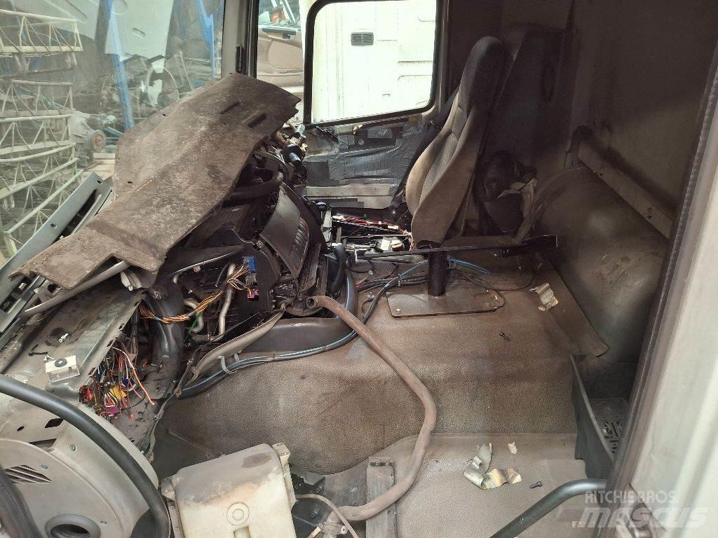 DAF CF 85.360 Cabinas e interior