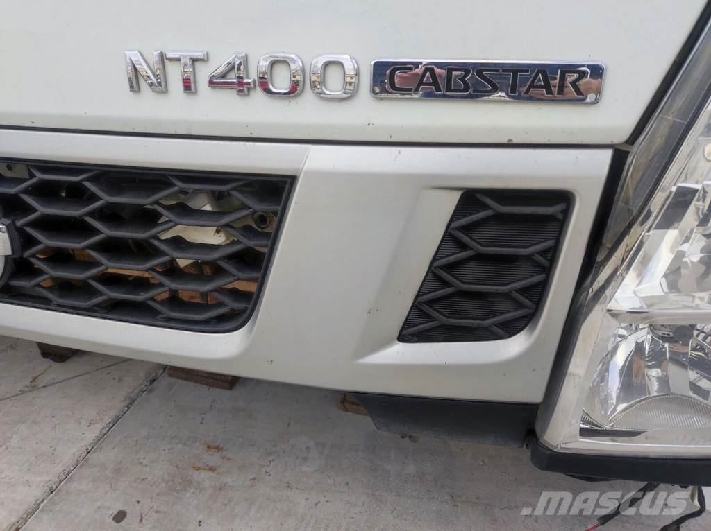 Nissan NT 400 Cabinas e interior