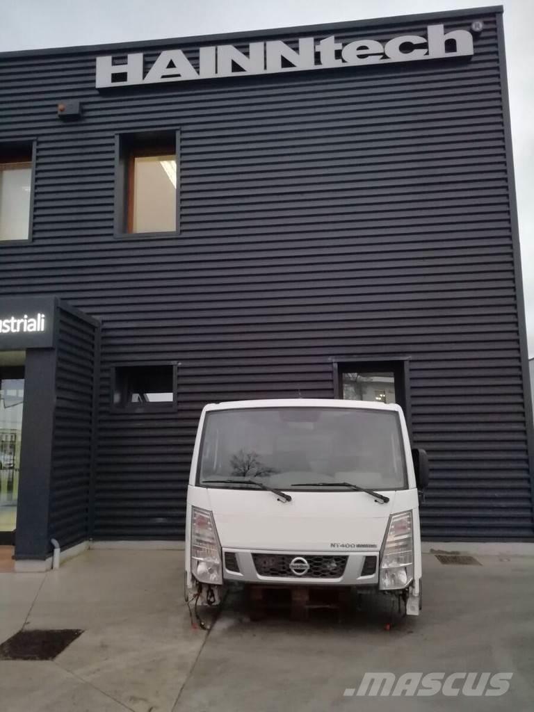 Nissan NT 400 Cabinas e interior