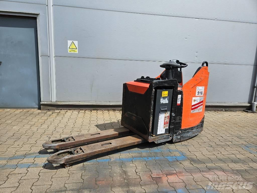BT LPE250 Transpaletas Eléctricas con plataforma