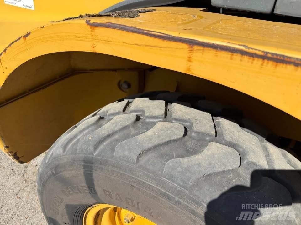 John Deere 244 J Cargadoras sobre ruedas