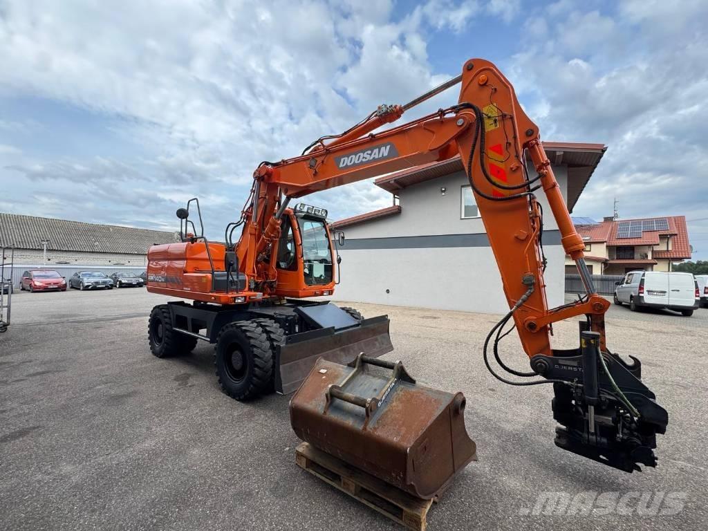 Doosan DX 140 W Excavadoras de ruedas