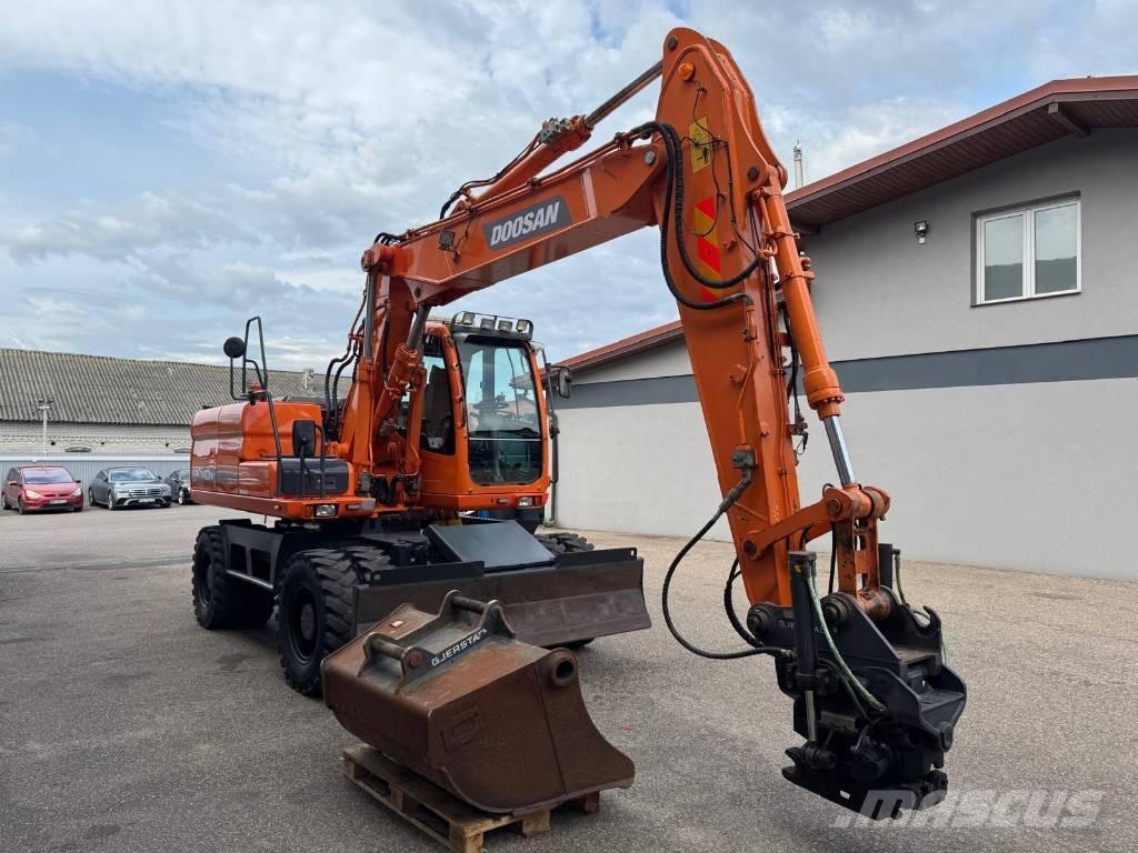 Doosan DX 140 W Excavadoras de ruedas
