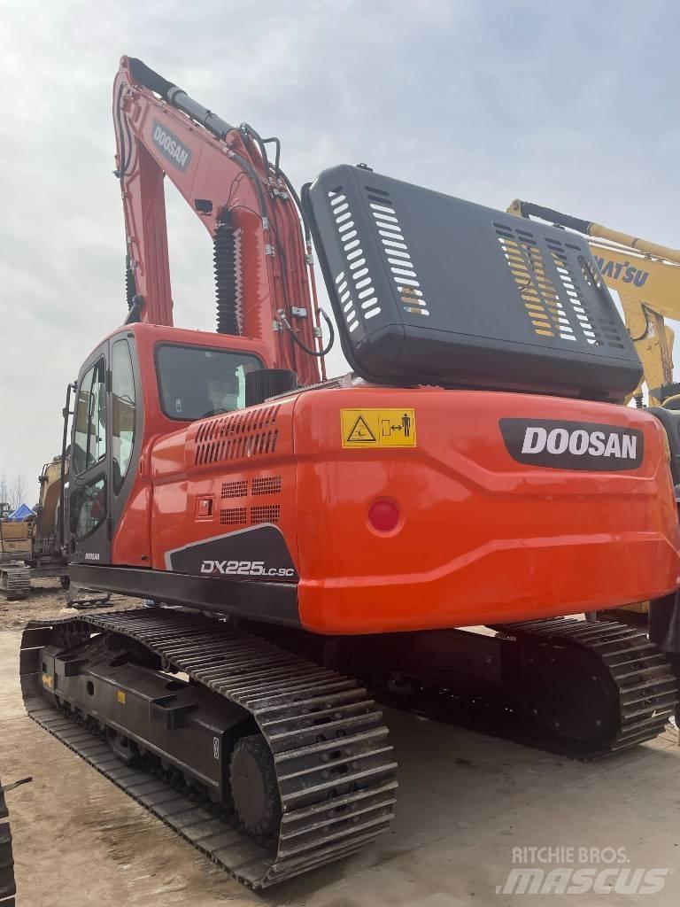 Doosan DX 225 Excavadoras de cadenas